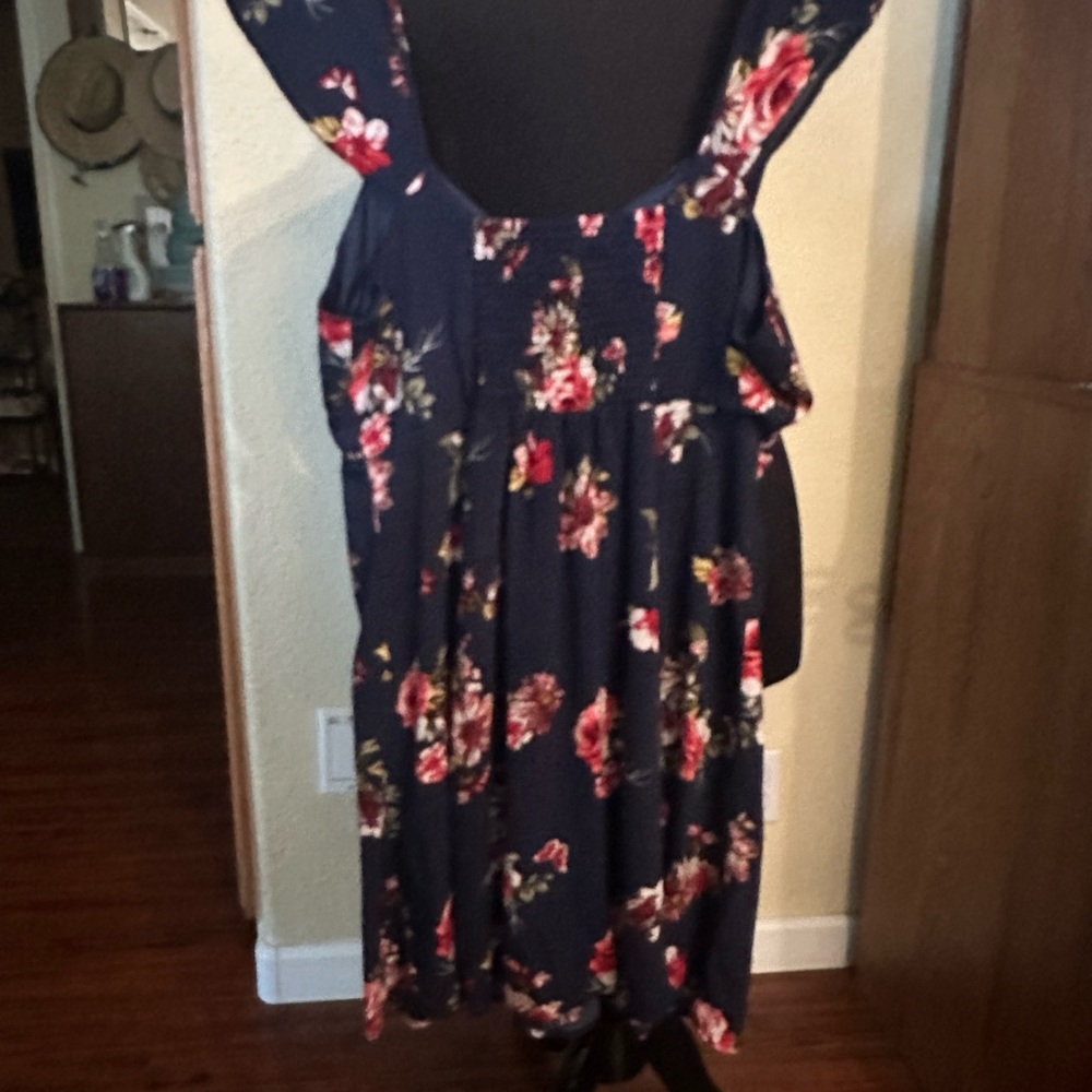XL Xhilaration summer mid dress with cut out in center chest - Picture 3 of 6